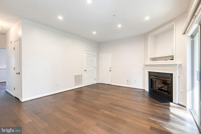 Foto del edificio - 645 Oakland Hills Dr