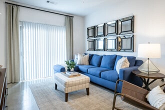 1BR, 1BA - 721 SF - The Ridge at Headwaters
