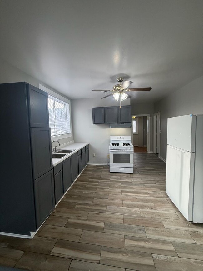 Building Photo - 3910 Deodar St