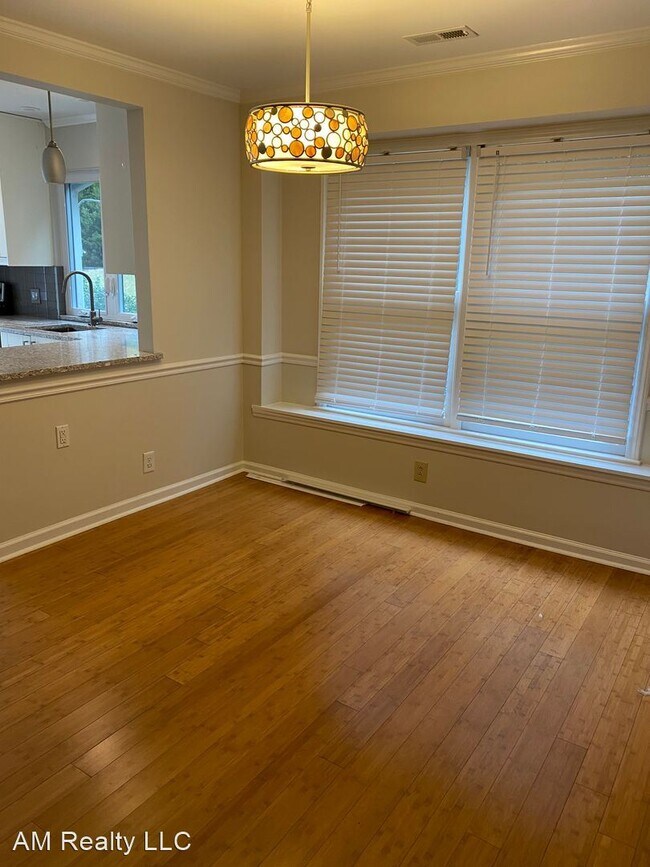 Building Photo - 2 br, 2.5 bath House - 7229 Meeting St