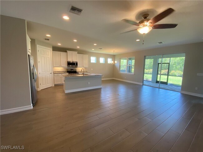 Foto del edificio - 28180 Seasons Tide Ave