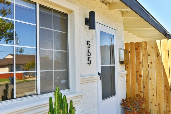 Building Photo - 565 Madrona St