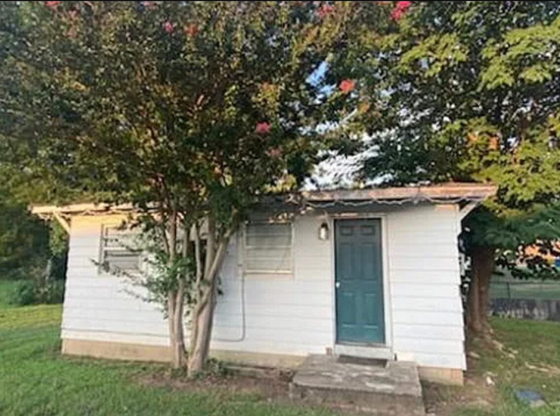 Foto principal - Charming 1 Bed, 1 Bath – Walk to JSU Campus!