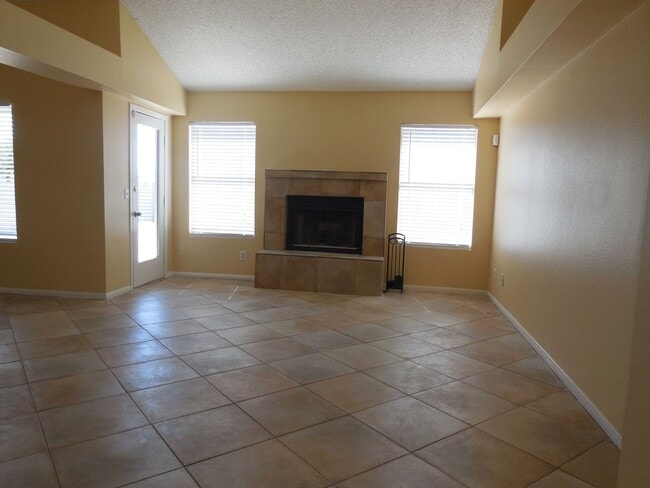 Building Photo - FOUR BEDROOM IN HENDERSON WITH A BEDROOM D...