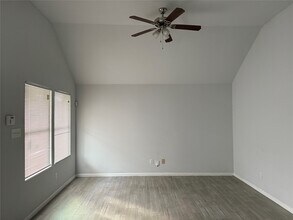 Building Photo - 4509 Larkspur St