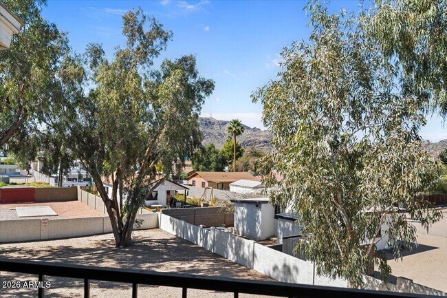 Foto del edificio - 1346 E Mountain View Rd