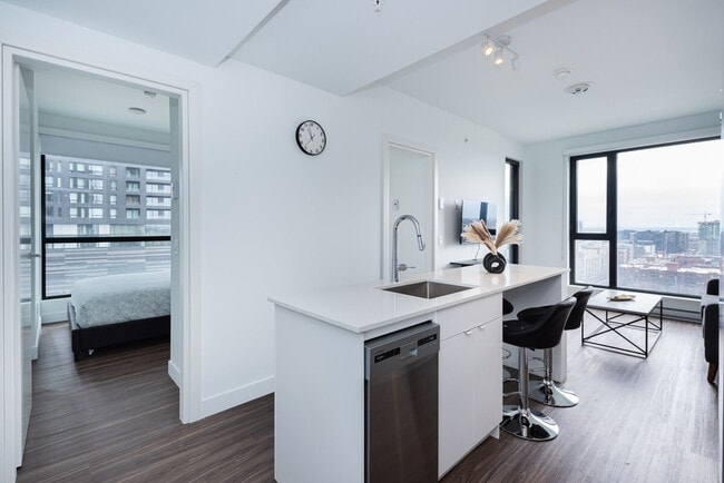 Building Photo - 1454 Avenue Overdale