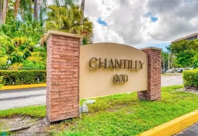 Building Photo - 2 bedroom in Miami FL 33179