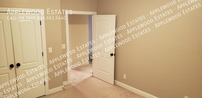 Foto del edificio - 204 E Stableford Dr