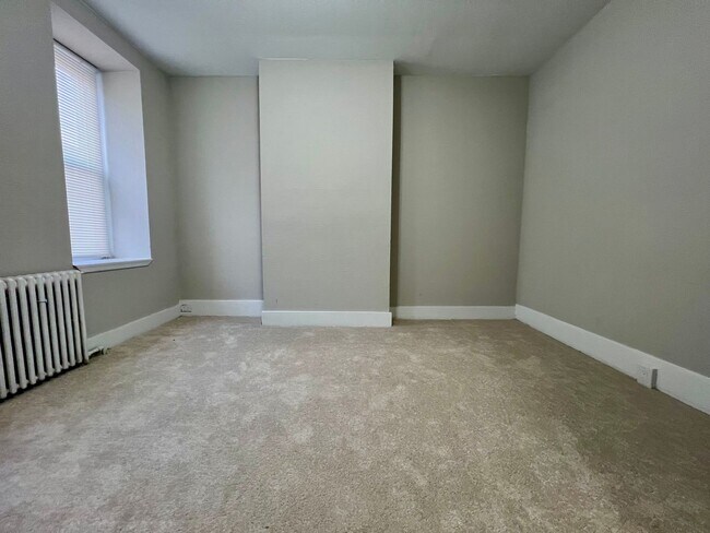 Foto del edificio - 3-Bedroom + Bonus Room | 1-Bath End-of-Row Townhome in Norristown – Available Now!