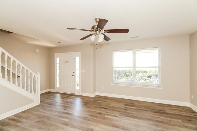 Building Photo - 2113 Anchor Ct