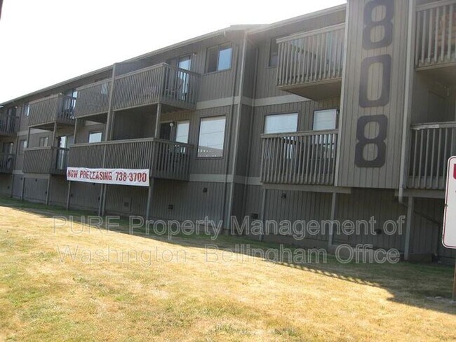 Building Photo - 808 21st St