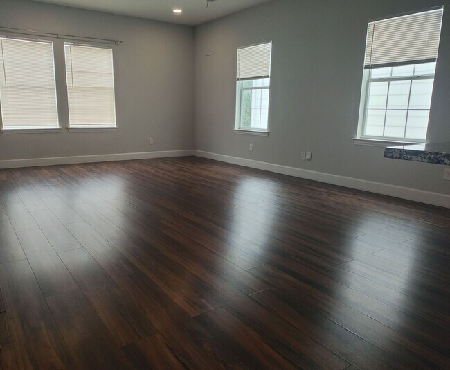 Foto del edificio - 308 E 31st St
