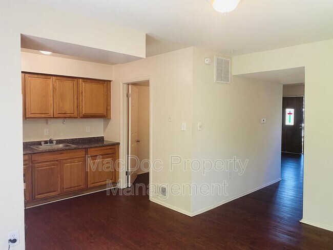 Building Photo - 14461 Belvedere Dr