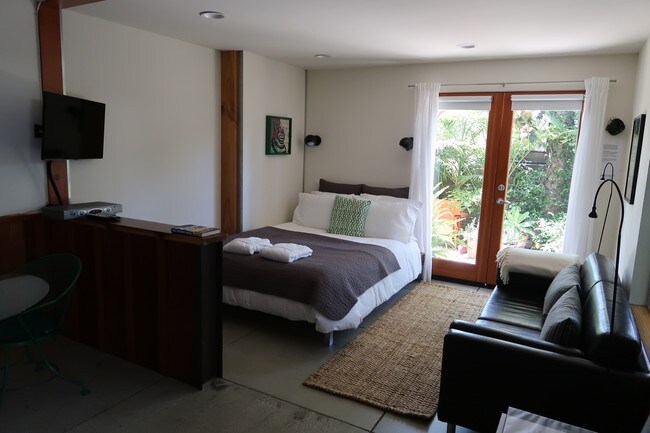 Foto del edificio - 542 Vernon Ave