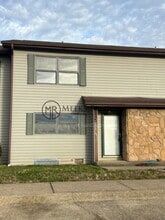 Building Photo - 205 Fairway Gardens Dr