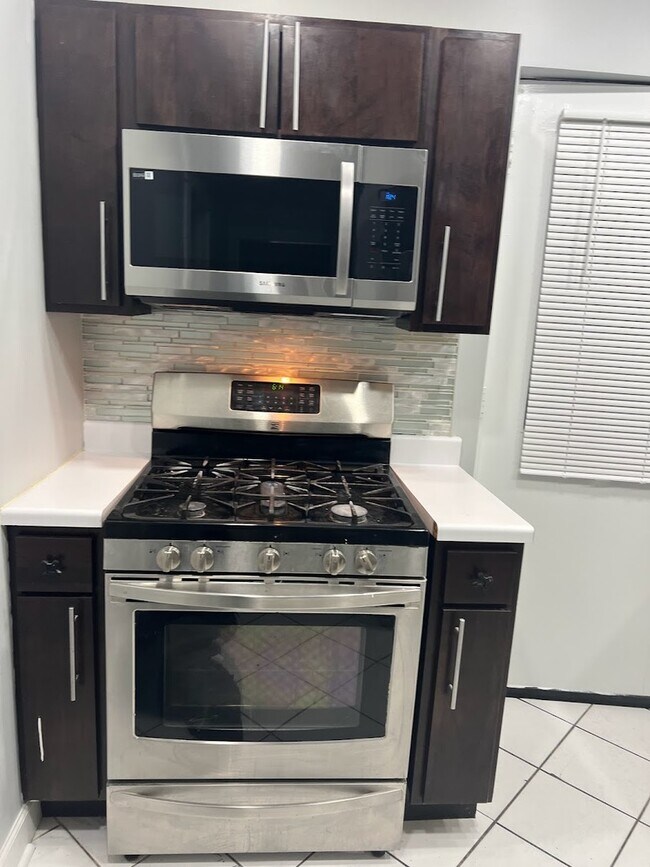 Foto del edificio - 4838 W Barry Ave