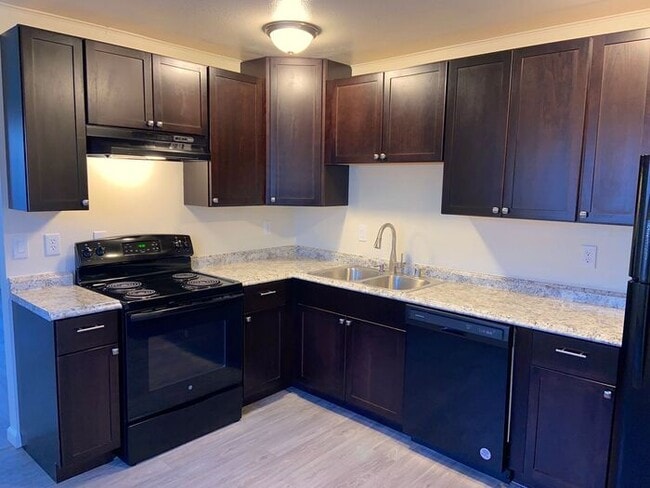 Building Photo - Reno Duplex - Garage, Dishwasher, Washer/Dryer, Central A/C