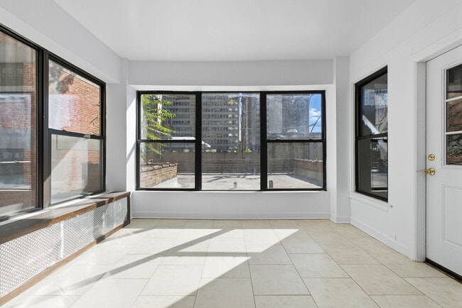 Foto del edificio - 3939 N Pine Grove Ave