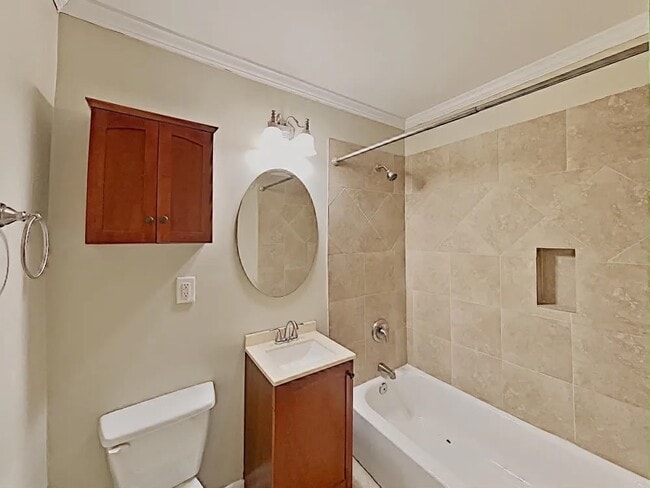 Building Photo - 227 Evergreen Dr SE