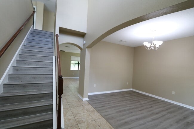 Building Photo - Gorgeous 5-bedroom, 4-bathroom, 3-car gara...