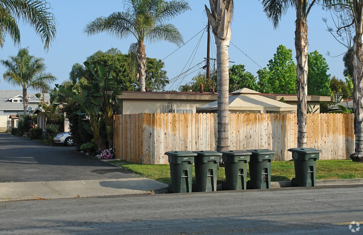 Primary Photo - 2669 Orange Ave