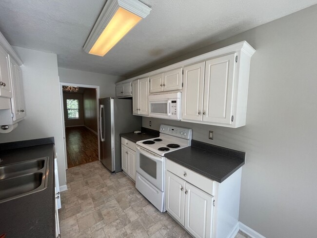 Building Photo - 2 Bedroom END UNIT Townhome in Columbia County