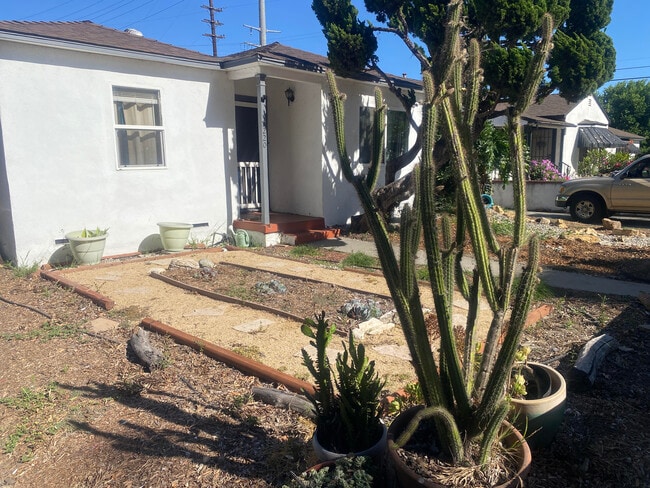 Foto del edificio - 2220 Gale Ave