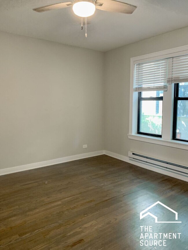 Building Photo - 619 W Melrose St