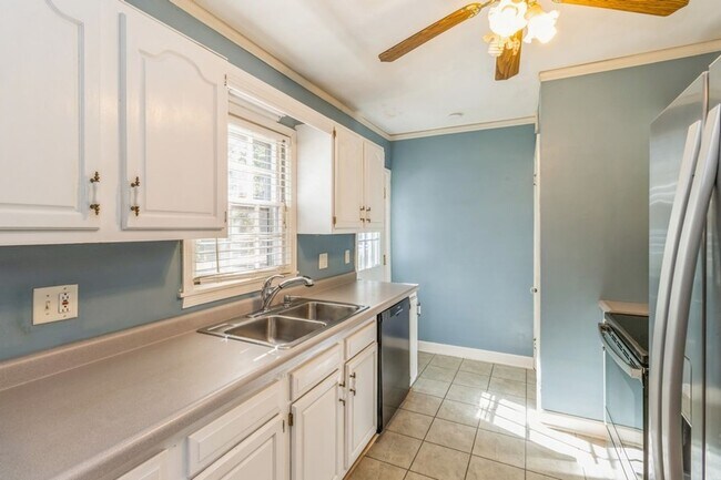 Building Photo - CHARMING HOME IN BEAVERDALE!! 2 Bed, 1 Bath in Des Moines