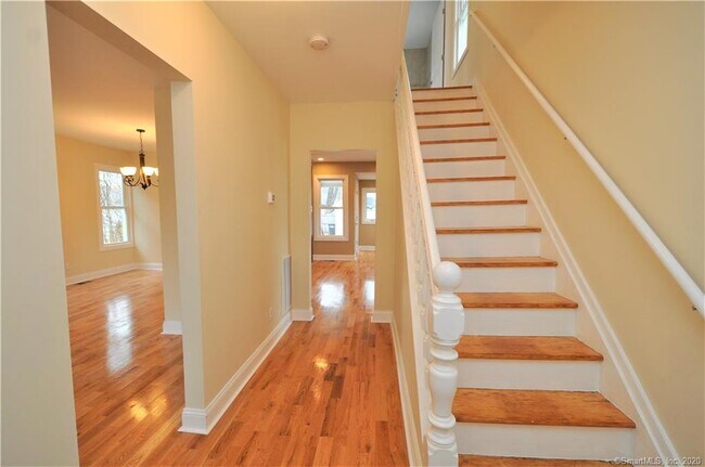 Building Photo - 218 Roselle St
