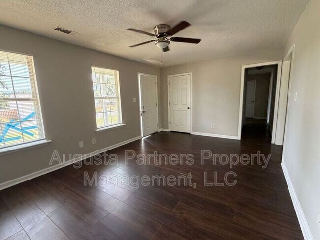 Foto del edificio - 3626 Pebble Creek Dr