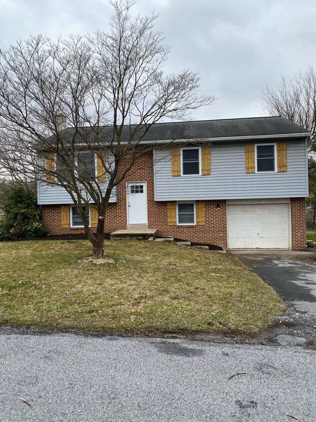 11 Martin Cir, Denver, PA 17517 House Rental in Denver, PA