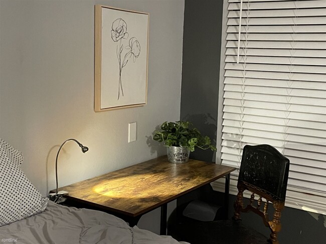 Foto del edificio - 2 br, 2 bath Duplex - 6220 Northwest King ...