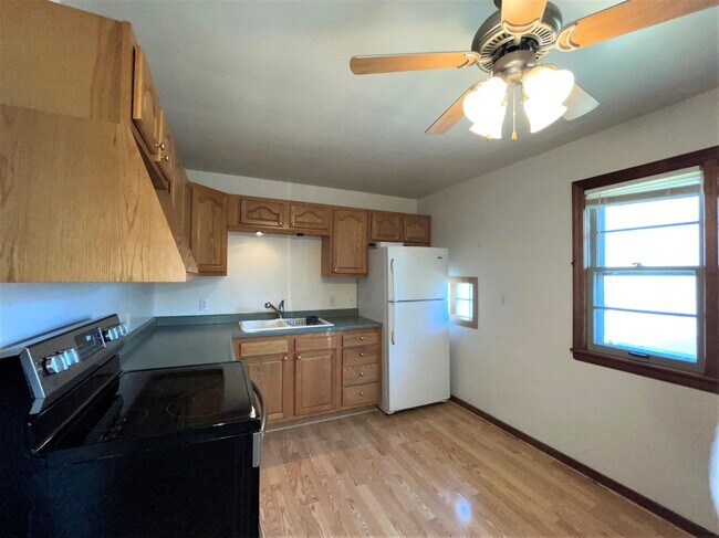 Foto del edificio - 1324 Lathrop Ave