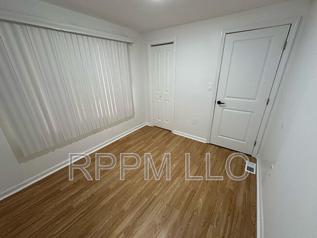 Building Photo - 659 Nassau St