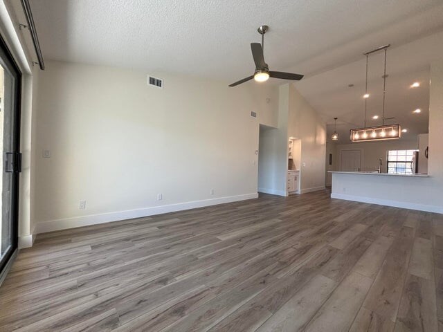 Building Photo - 302 Pinecrest Cir
