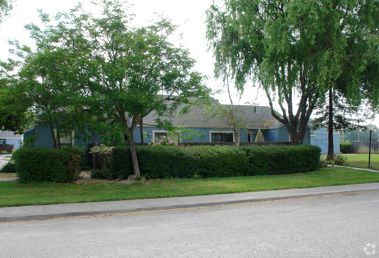 Building Photo - Bell Manor Apartments