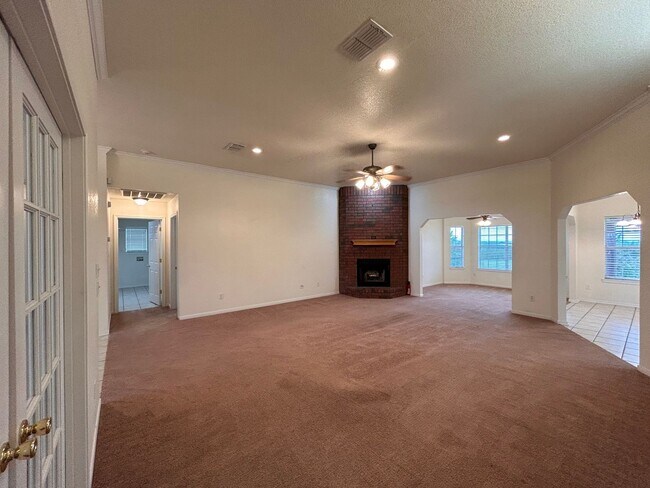 Foto del edificio - Available for immediate move in! Fall in l...