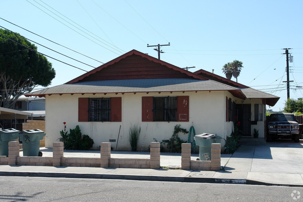 Primary Photo - 5441-5443 Roland Way