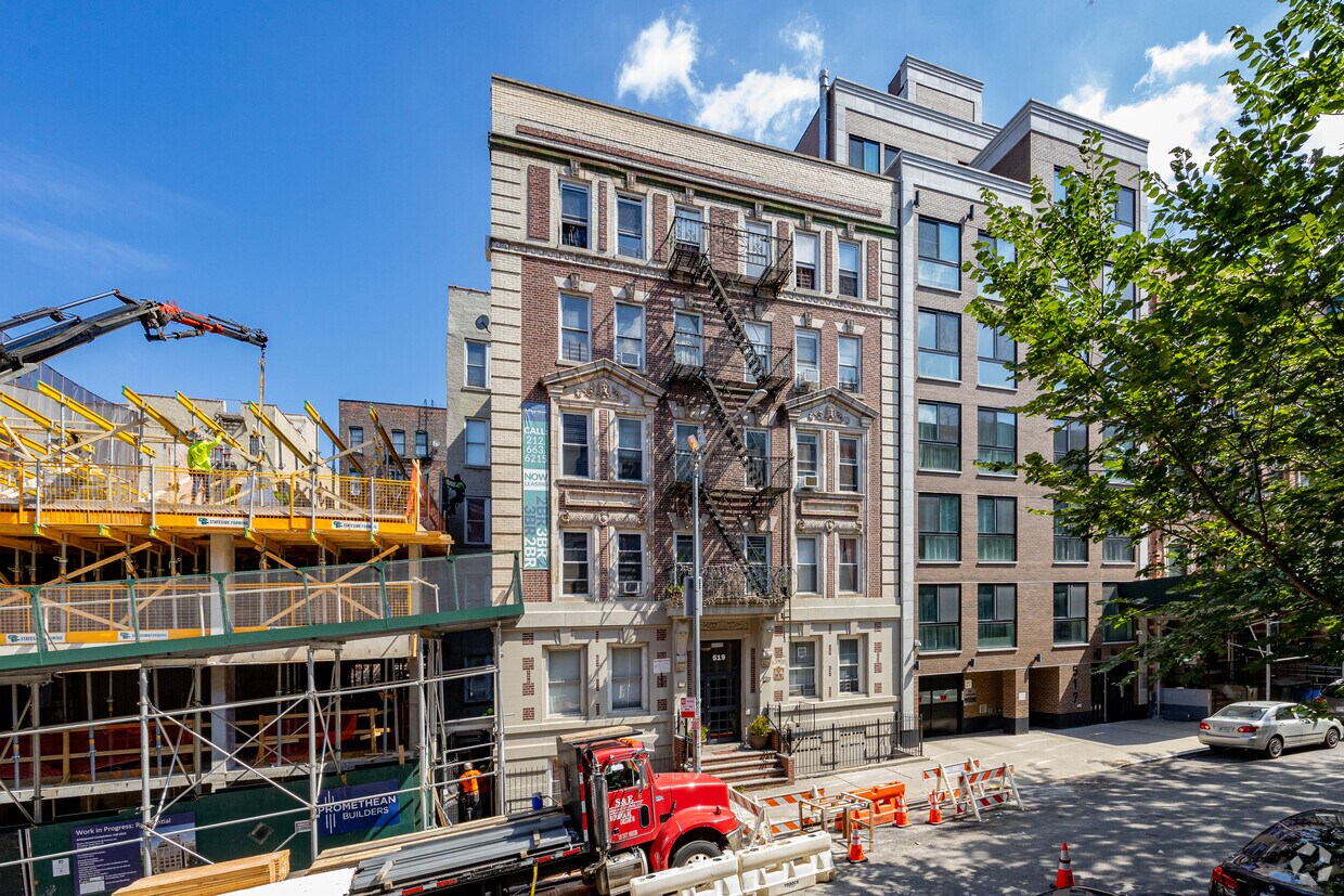 Primary Photo - 519 W 134th St