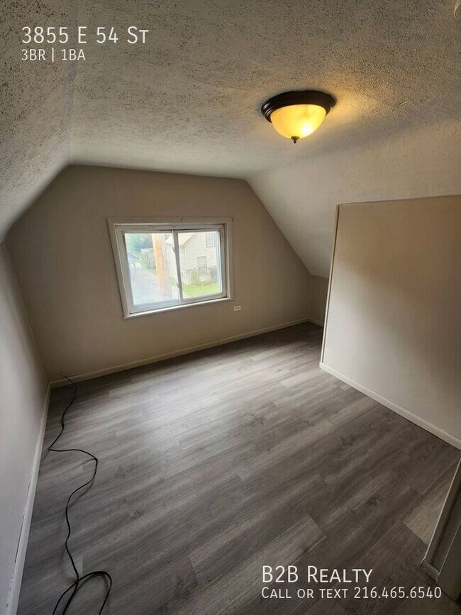 Foto del edificio - 3855 E 54th St