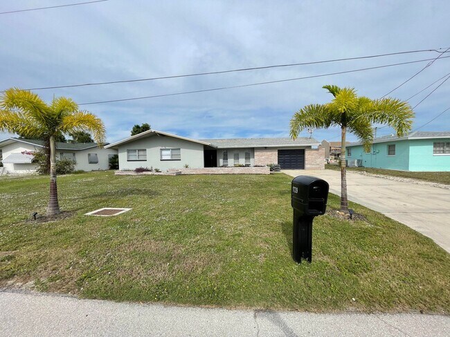 Building Photo - 1729 Bikini Ct