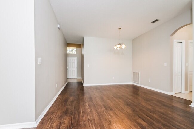 Foto del edificio - 408 Thicket Crest Rd