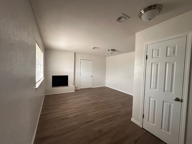 Foto del edificio - 6623 NW Denver Ave