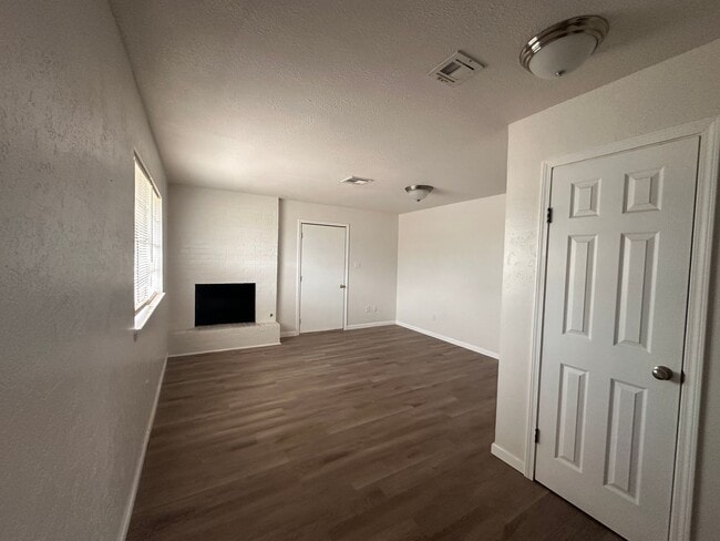 Building Photo - 6623 NW Denver Ave