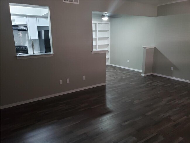 Building Photo - 530 Rockingham Dr