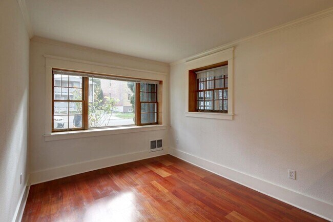Foto del edificio - 215 17th Ave E