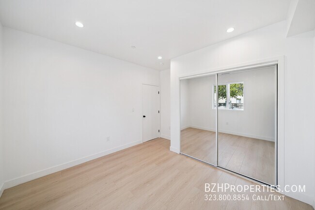 Foto del edificio - 5653 Case Ave