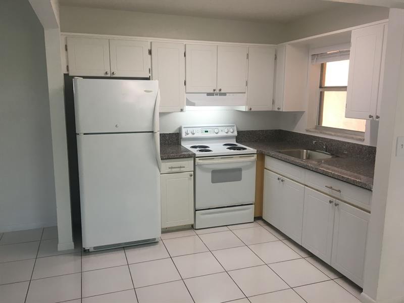 Primary Photo - 5831 SW 36th Ct